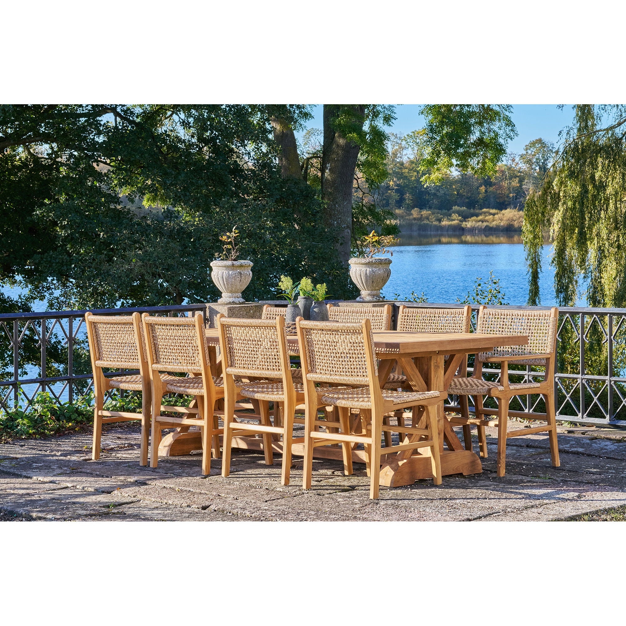 Volos Outdoor Esstisch – 240×100 cm, Teakholz, natur