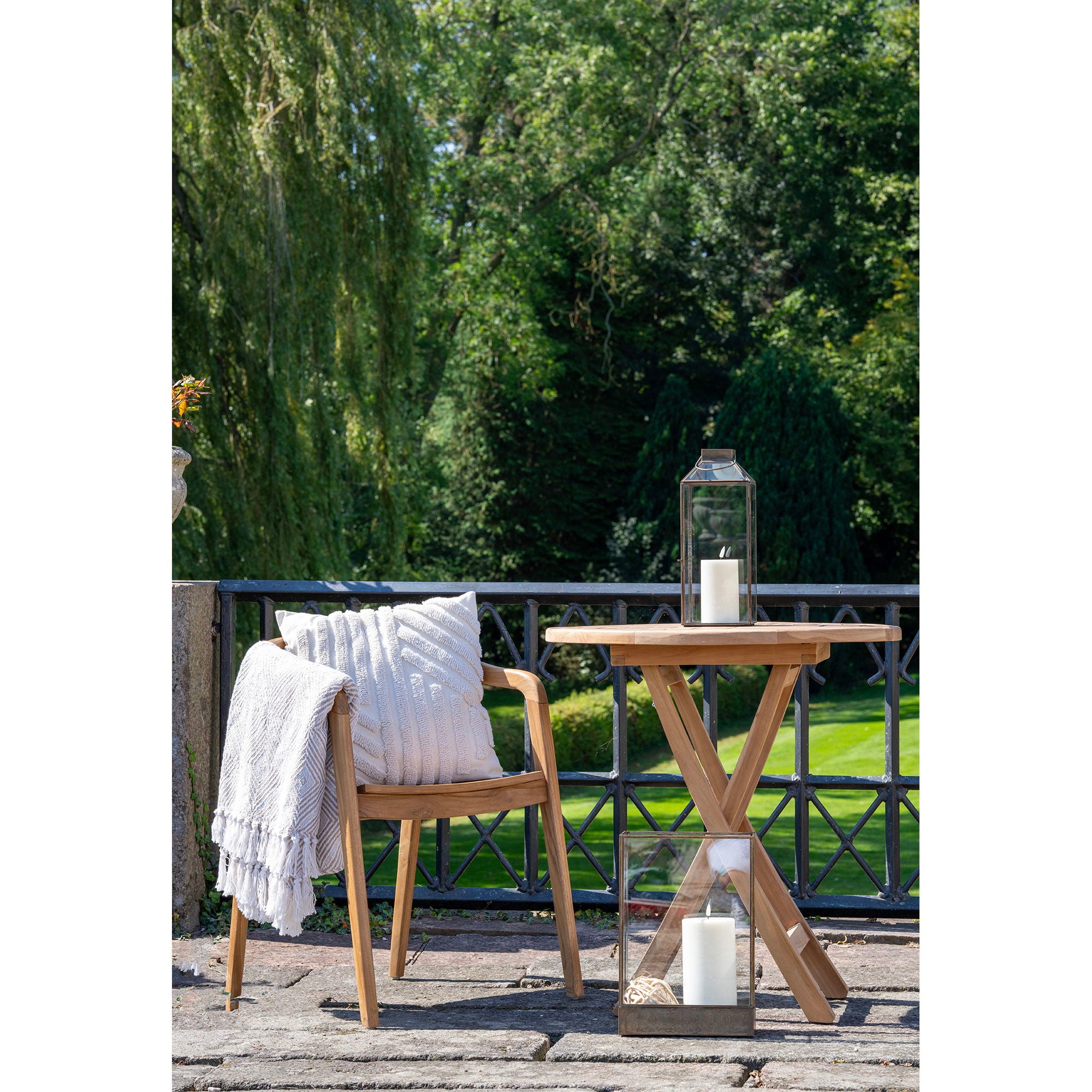 Oviedo Outdoor Beistelltisch – Ø70 cm, Teakholz, natur